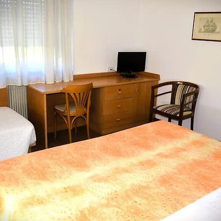 Regina 3*